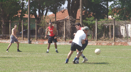 http://www.toledoprudente.edu.br//imagens/noticias/futebol25agosto2007capa.gif